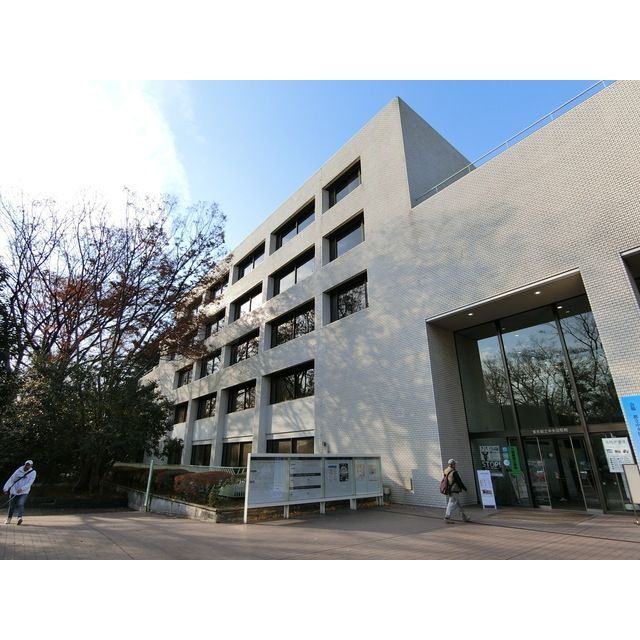 近くに都立中央図書館あり