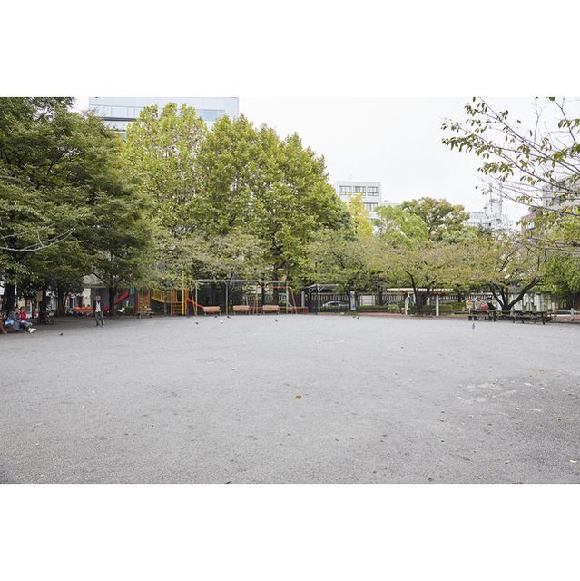 近くに鉄砲洲児童公園あり