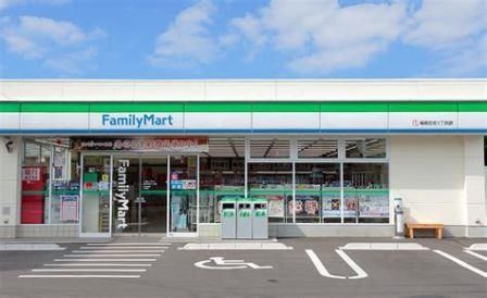 近くにファミリーマート上尾原市西店 徒歩5分あり