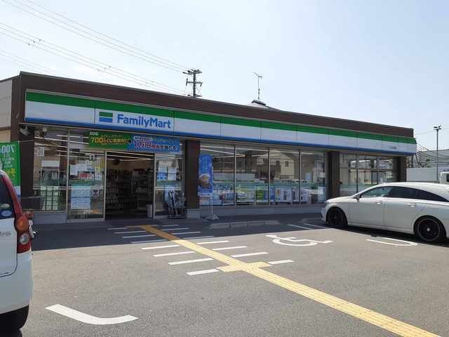 近くのファミリーマート三木広野店様まで300m（徒歩4分）