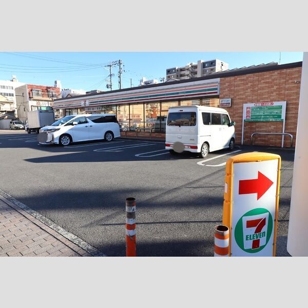 近くにセブンイレブンあり