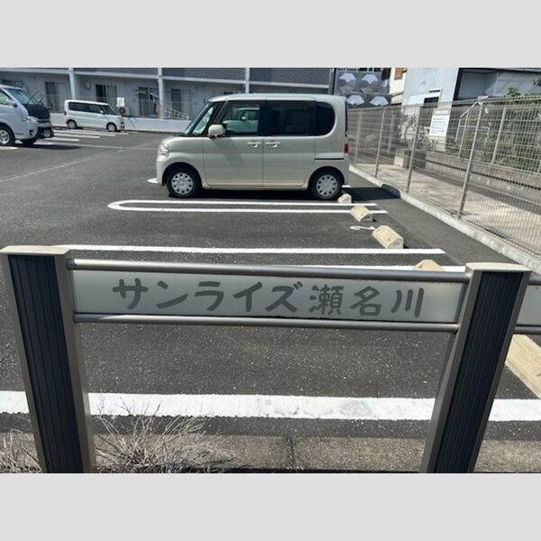 近くにネームプレートあり