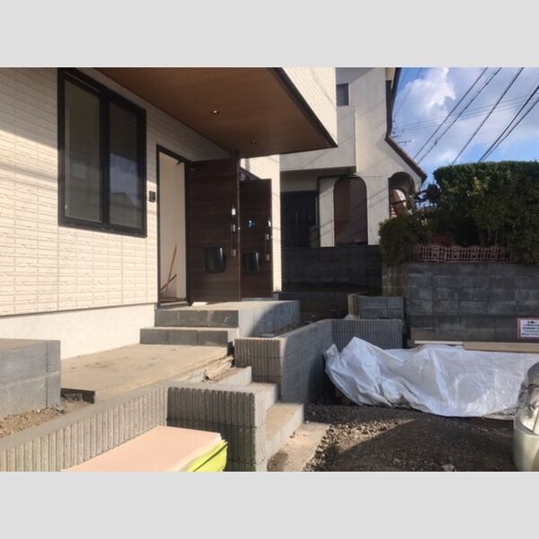 近くに建設中あり