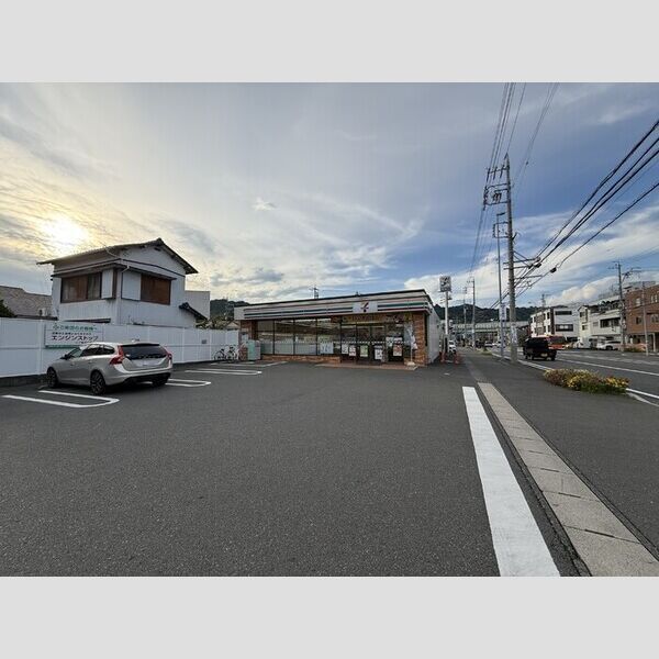 近くにセブンイレブン　静岡北安東4丁目店　(450m)あり