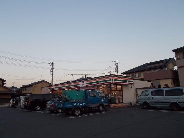 近くのセブンイレブンまで800m（徒歩10分）