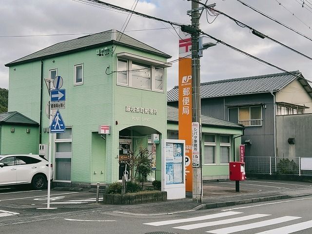 近くの茶町郵便局まで730m(徒歩10分)