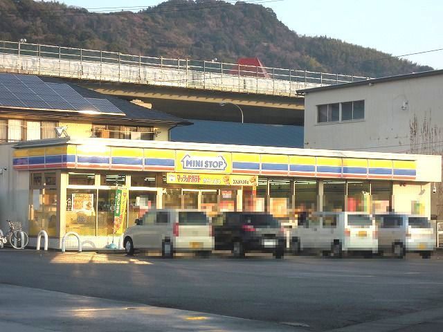 近くのミニストップまで850m（徒歩11分）