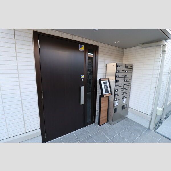 近くにオートロック 郵便ポスト 宅配ボックスあり