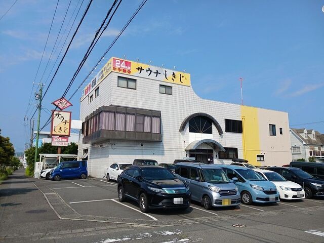 近くのサウナしきじまで750m(徒歩10分)