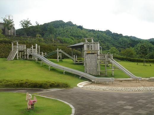 近くの貝立公園まで1,800m(徒歩23分)