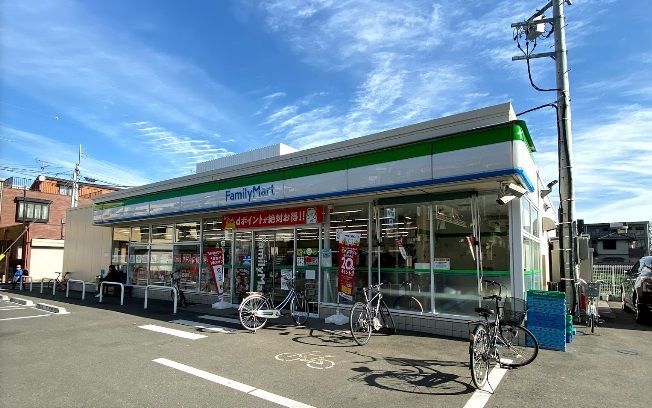 近くにファミリーマート 谷保駅東店あり