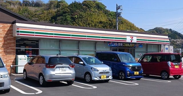 近くのセブンイレブン静岡平和3丁目店まで500m(徒歩7分)