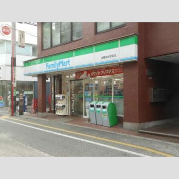 近くに【コンビニエンスストア】ファミリーマート 松陰神社駅前店まであり