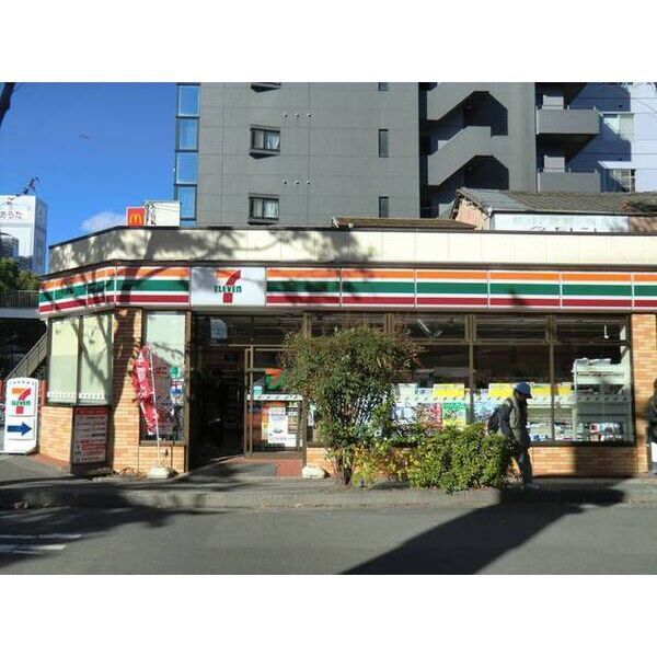 近くにコンビニあり