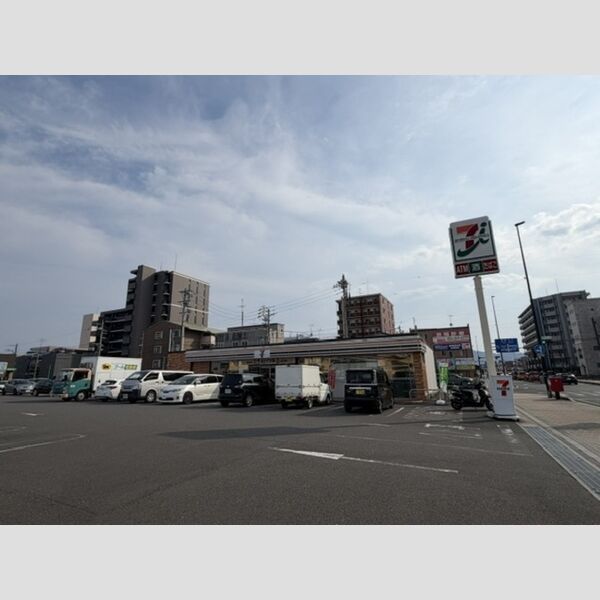 近くにセブンイレブン静岡大坪町店(450m)あり