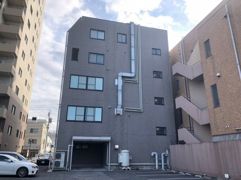 STビルの外観画像