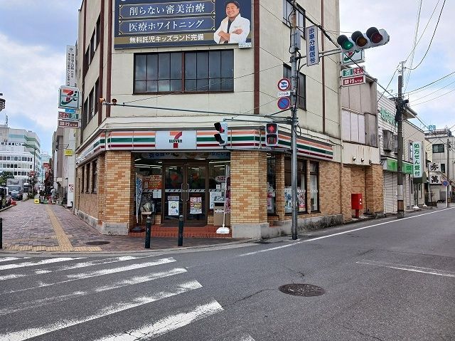 近くのセブンイレブン熊谷駅東通り店まで800m(徒歩10分)