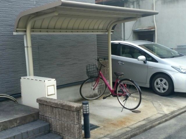 近くに屋根付き駐輪場あり