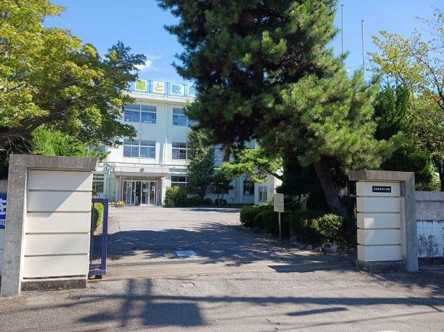 近くの行田市立東小学校まで1,100m(徒歩14分)