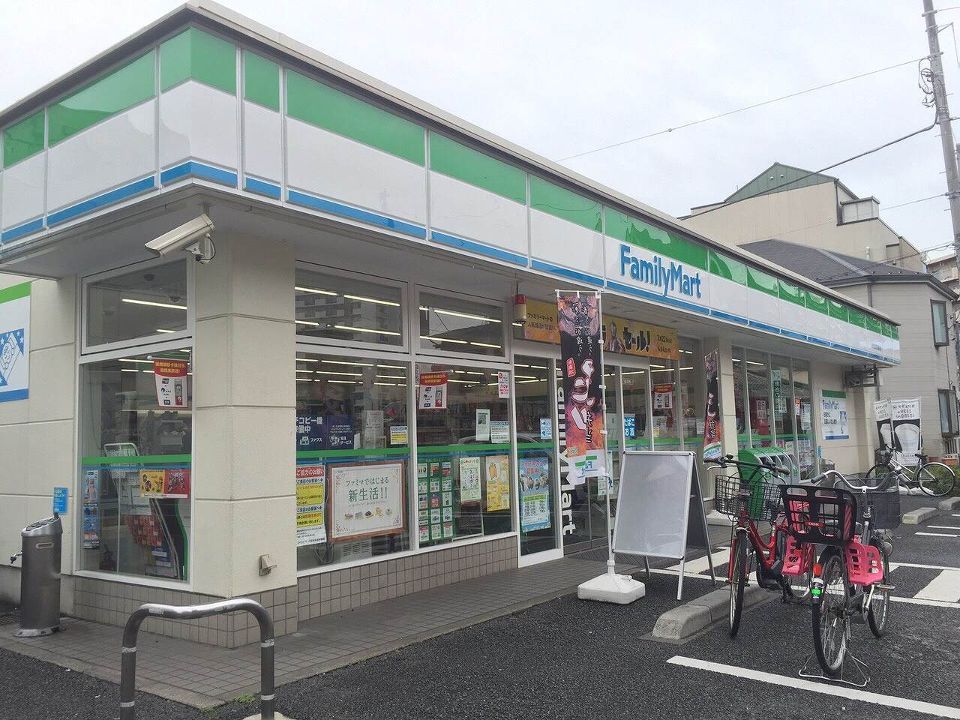 近くにコンビニあり