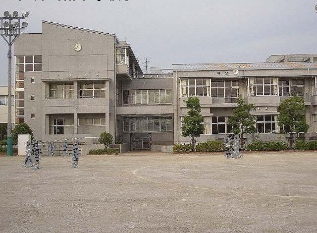 近くの大井川南小学校まで1,900m(徒歩24分)