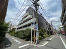 J．リヴェール学芸大学の外観