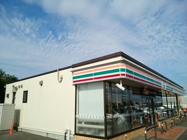 近くのセブンイレブン菅谷町店まで700m(徒歩9分)