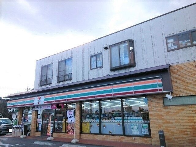 近くのセブンイレブン高崎里見店まで550m（徒歩7分）