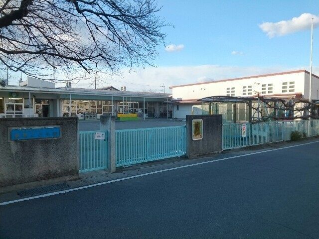 近くの鼻高こども園まで750m（徒歩10分）
