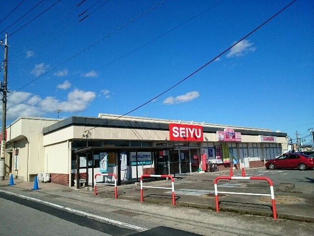 近くの西友足門店まで600m（徒歩8分）