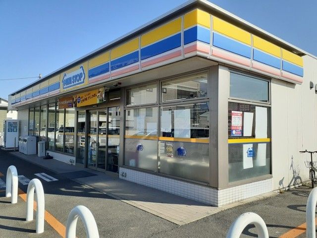 近くのミニストップハナミズキ通り店まで450m(徒歩6分)
