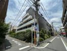 J．リヴェール学芸大学の外観