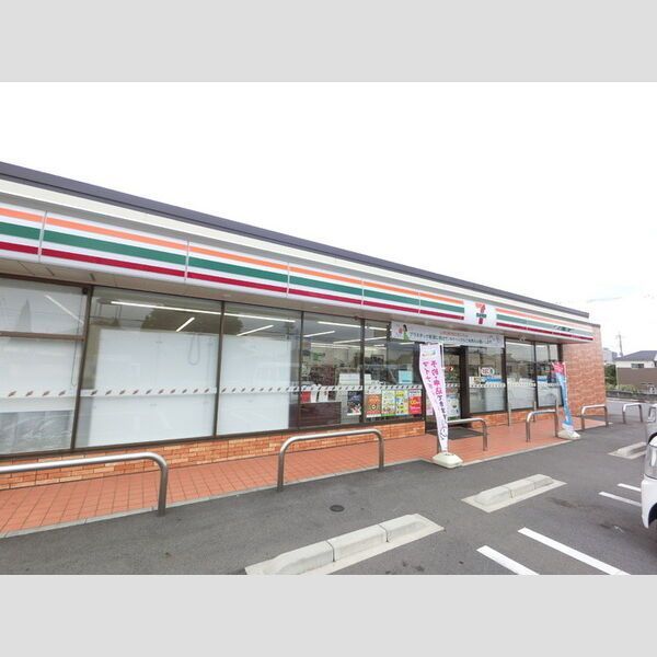 近くにセブンイレブン前橋元総社町西店あり