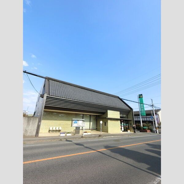 近くに群馬銀行総社支店あり