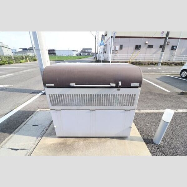 近くにゴミ置場あり
