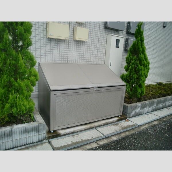 近くにゴミ置き場あり