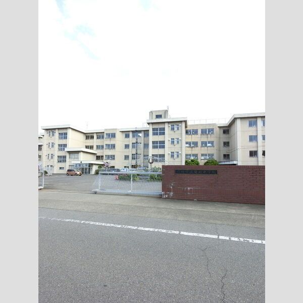 近くに前橋市立箱田中学校あり