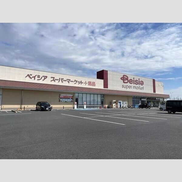 近くにベイシア伊勢崎駅前店(762m)あり