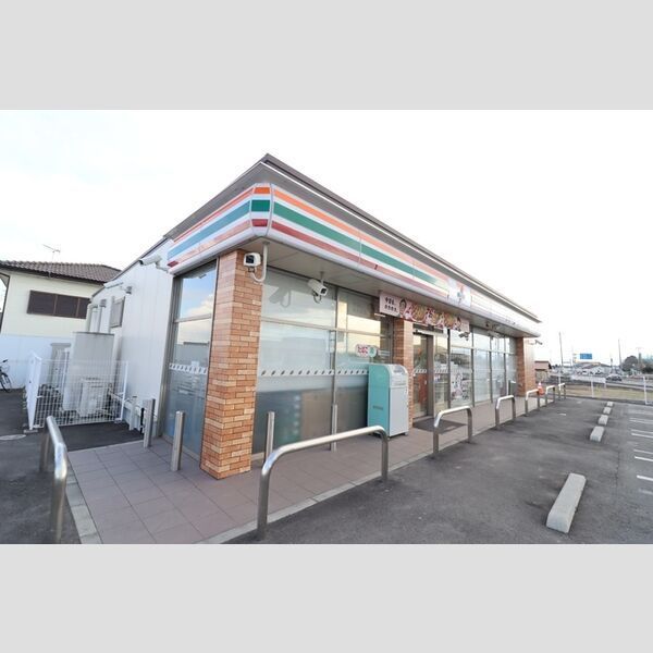 近くにセブンイレブン前橋青梨子町南店(220m)あり