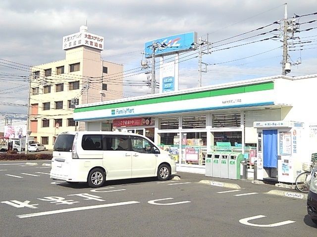 近くのファミリーマート問屋町二丁目店まで350m(徒歩5分)