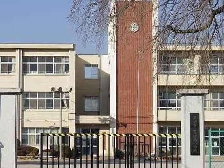 近くの高崎市立久留馬小学校まで100m(徒歩2分)