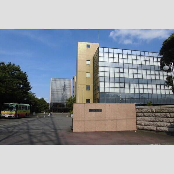 近くに上武大学あり