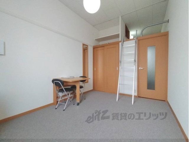 ベッドルーム