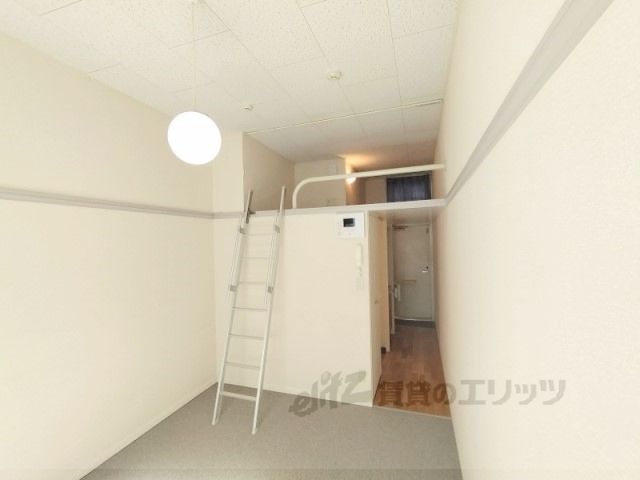 ベッドルーム