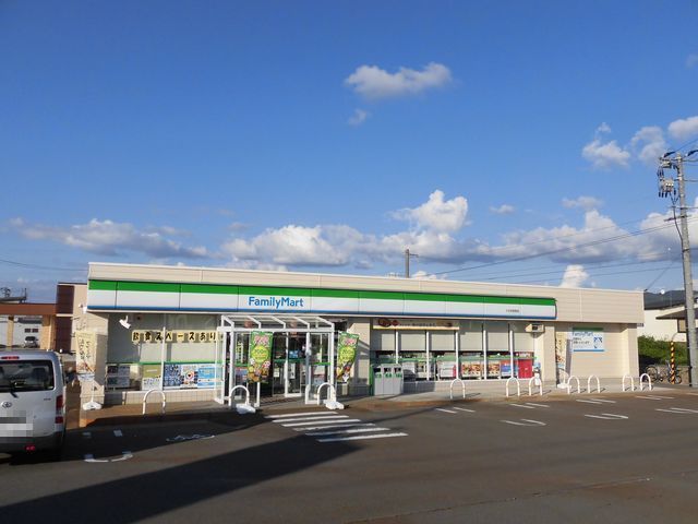 近くのファミリーマート 十文字西原店まで700m(徒歩9分)