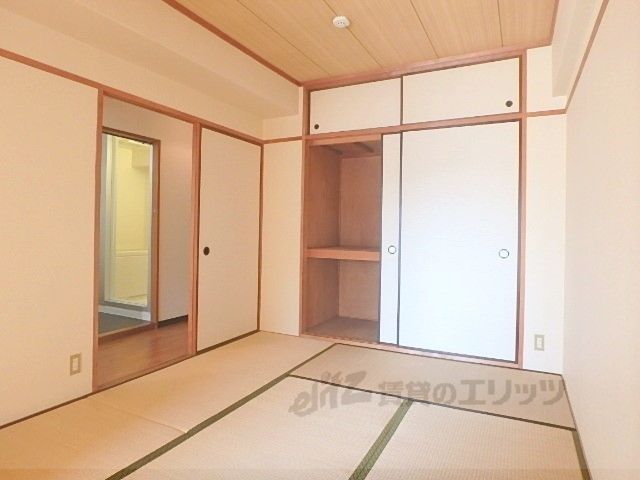 ベッドルーム