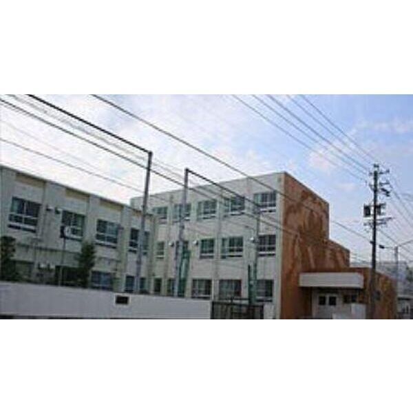 近くに【中学校】名古屋市立山田東中学校まで434mあり