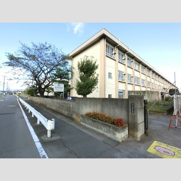 近くに前橋市立桃瀬小学校あり