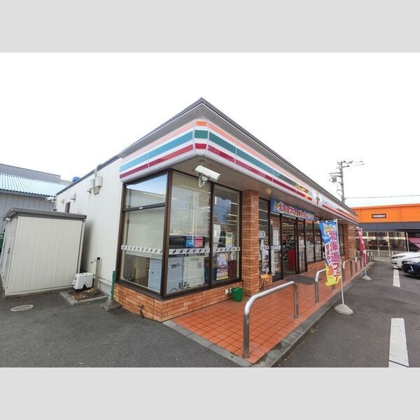 近くにセブンイレブン前橋西片貝5丁目店(869m)あり