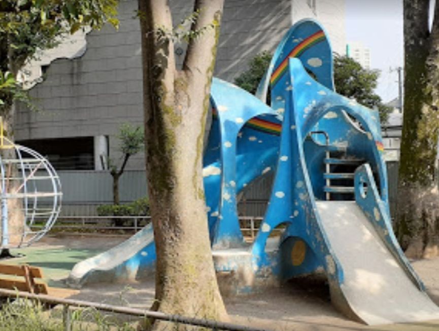 近くの三軒茶屋公園まで414m(徒歩6分)